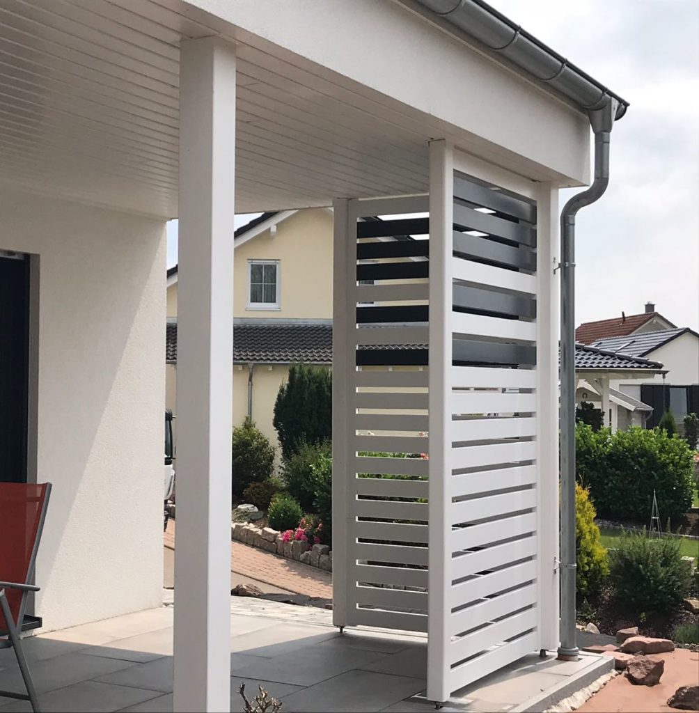 Balcony partition