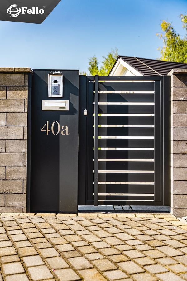 Post multibox with entry phone