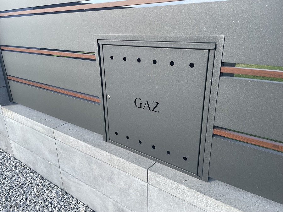 Gas box in aluminium fence
