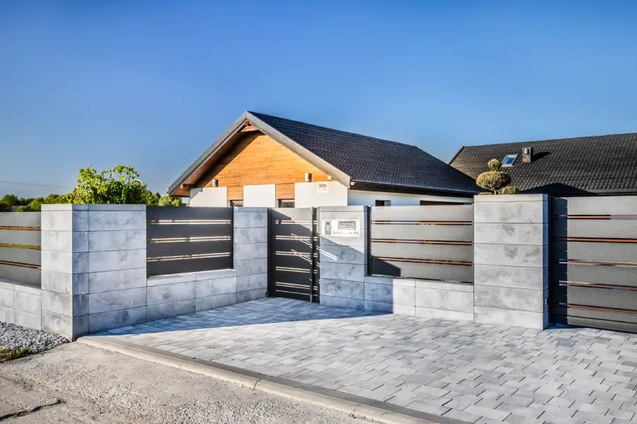 Modern fence fello